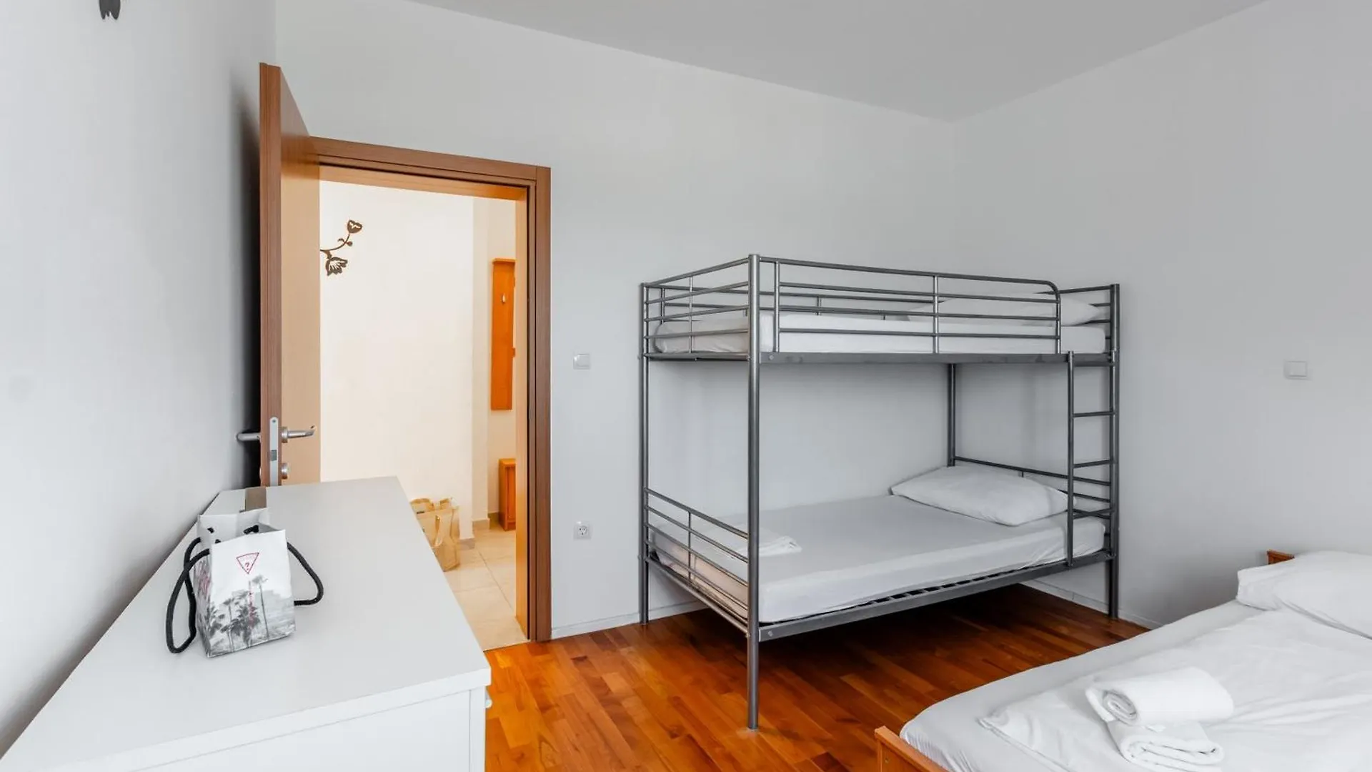 Apartment Village Nin