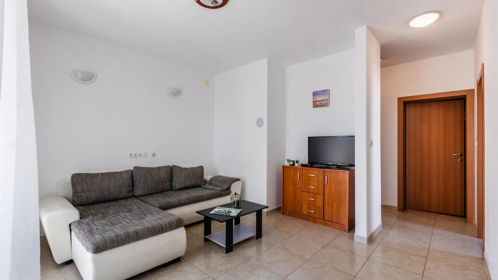 Apartment Village Nin