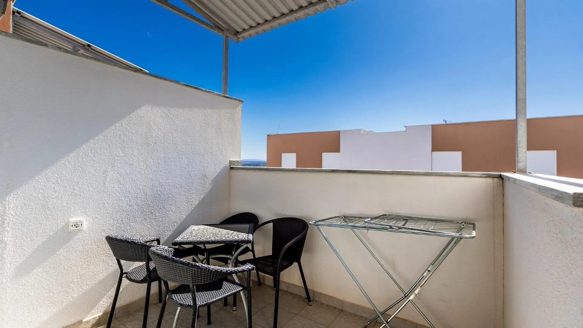Apartment Village Nin