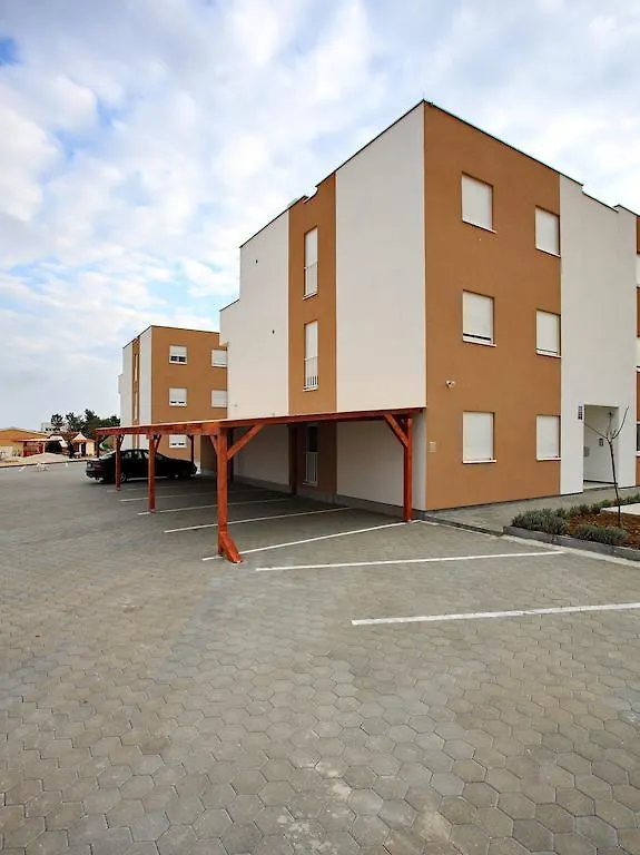Apartment Village Nin