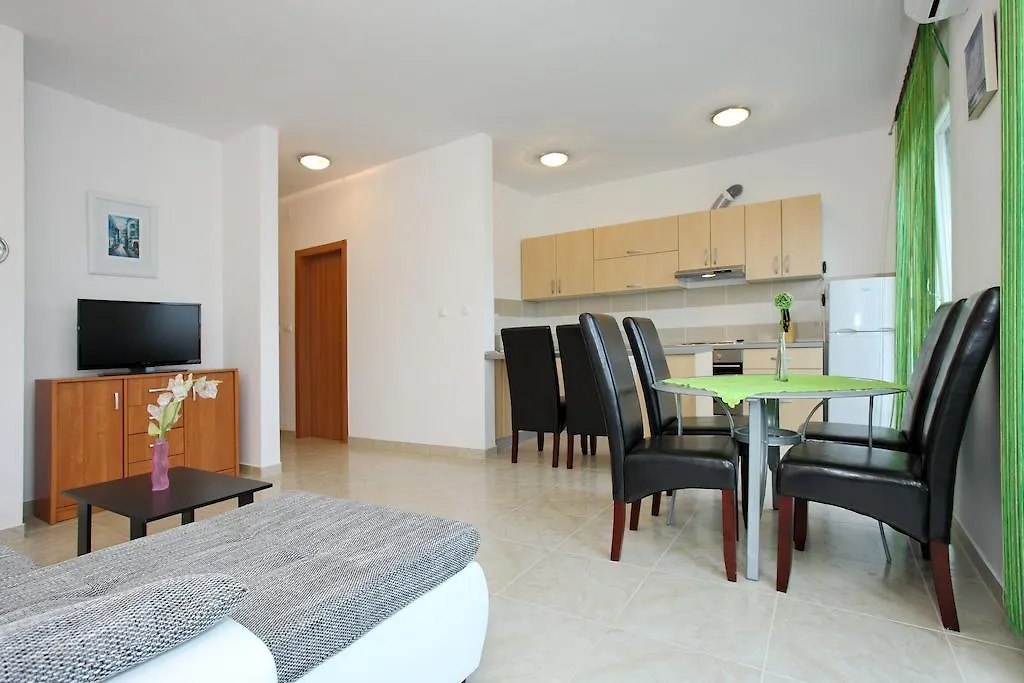 Apartment Village Nin