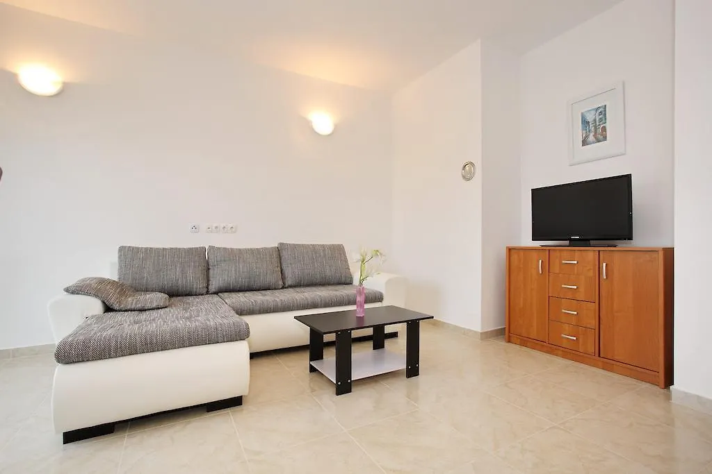 Apartment Village Nin