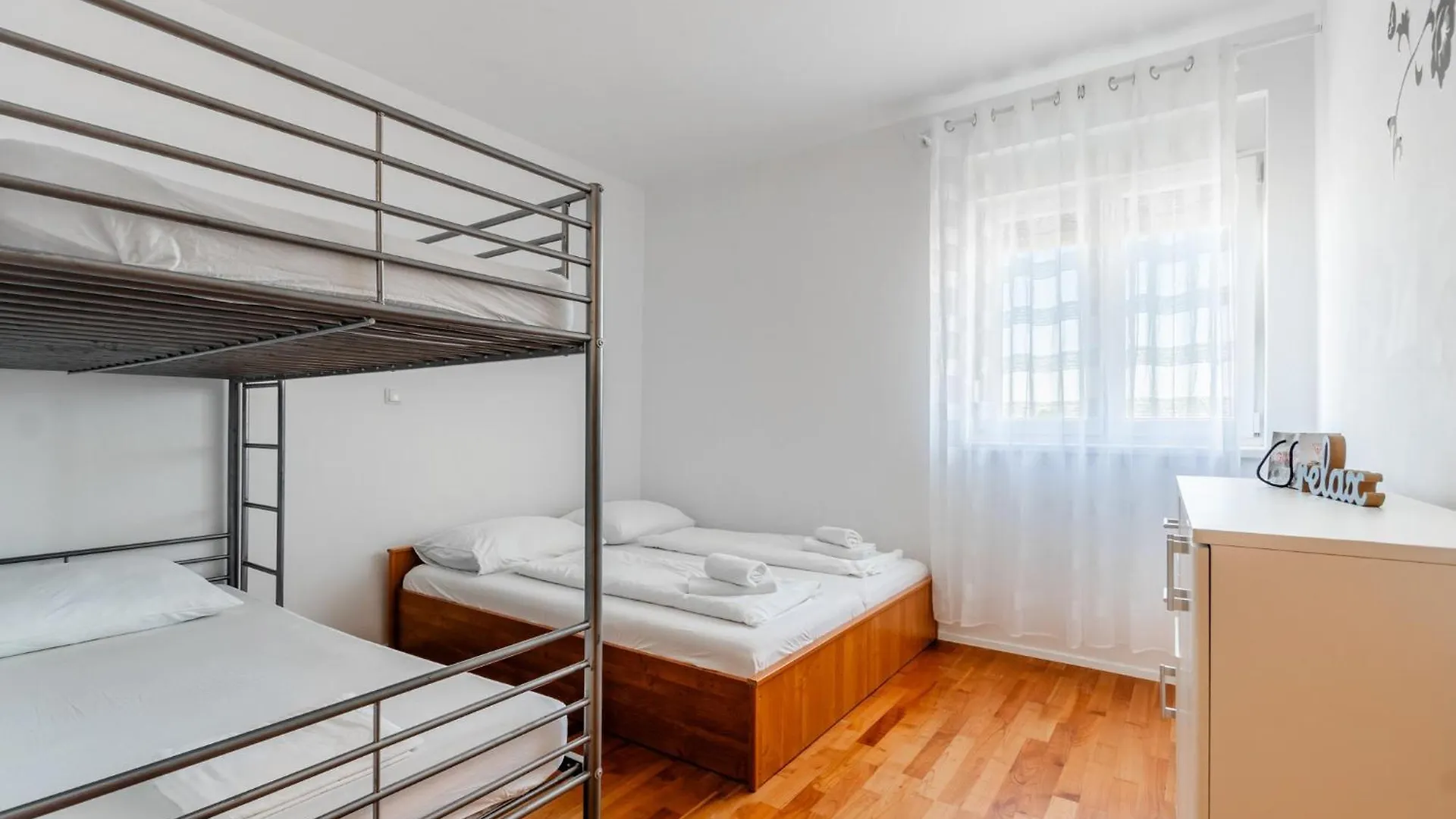 Apartment Village Нин
