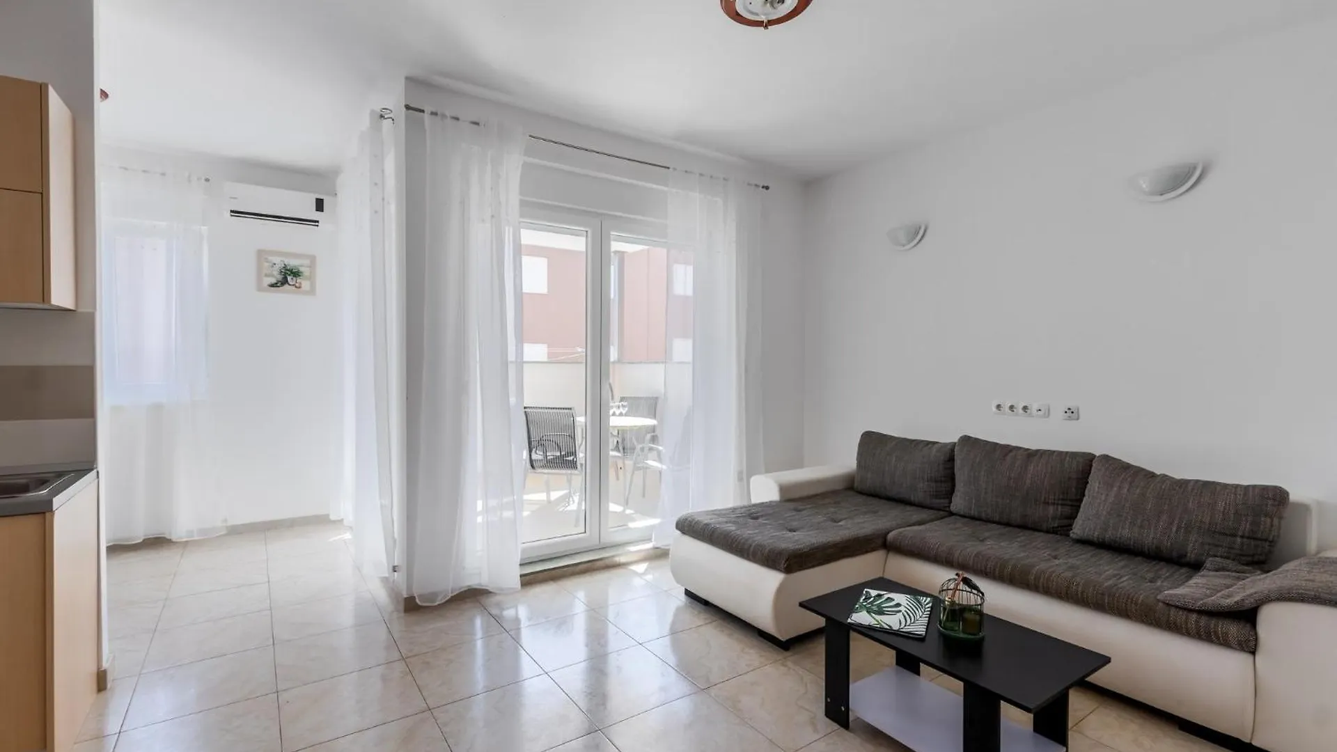 Apartment Village Nin