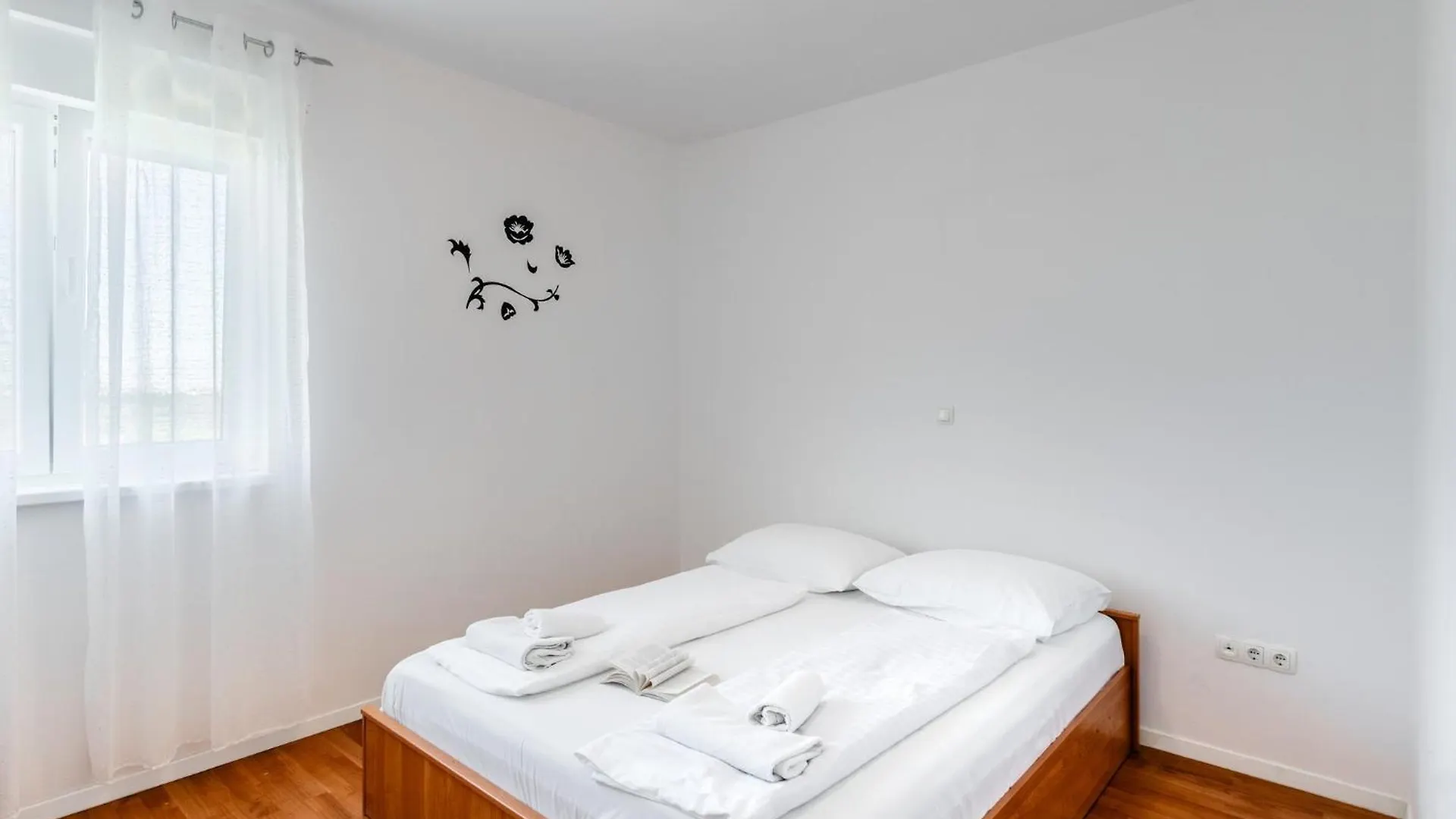 Apartment Village Nin