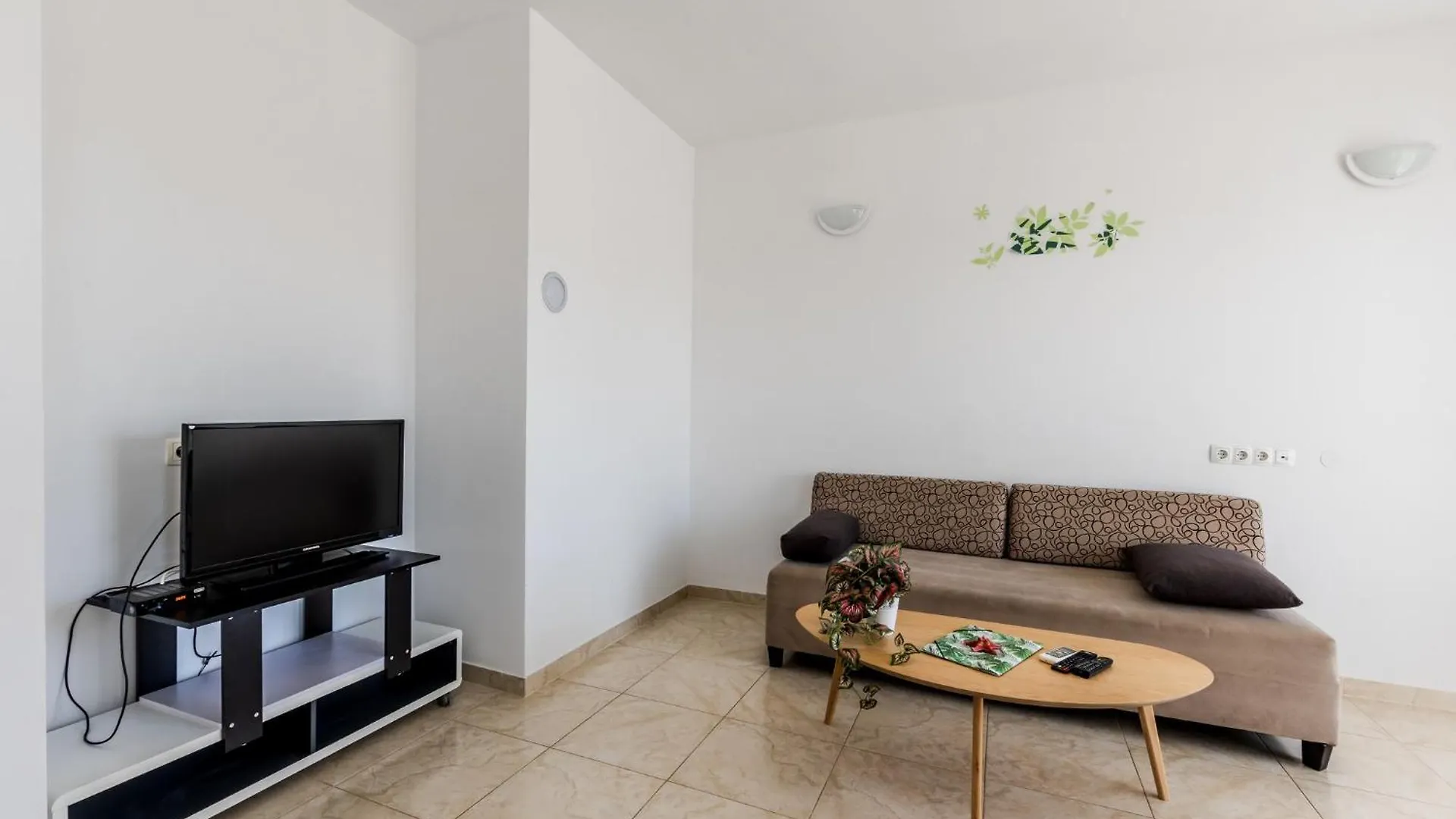 Apartment Village Nin