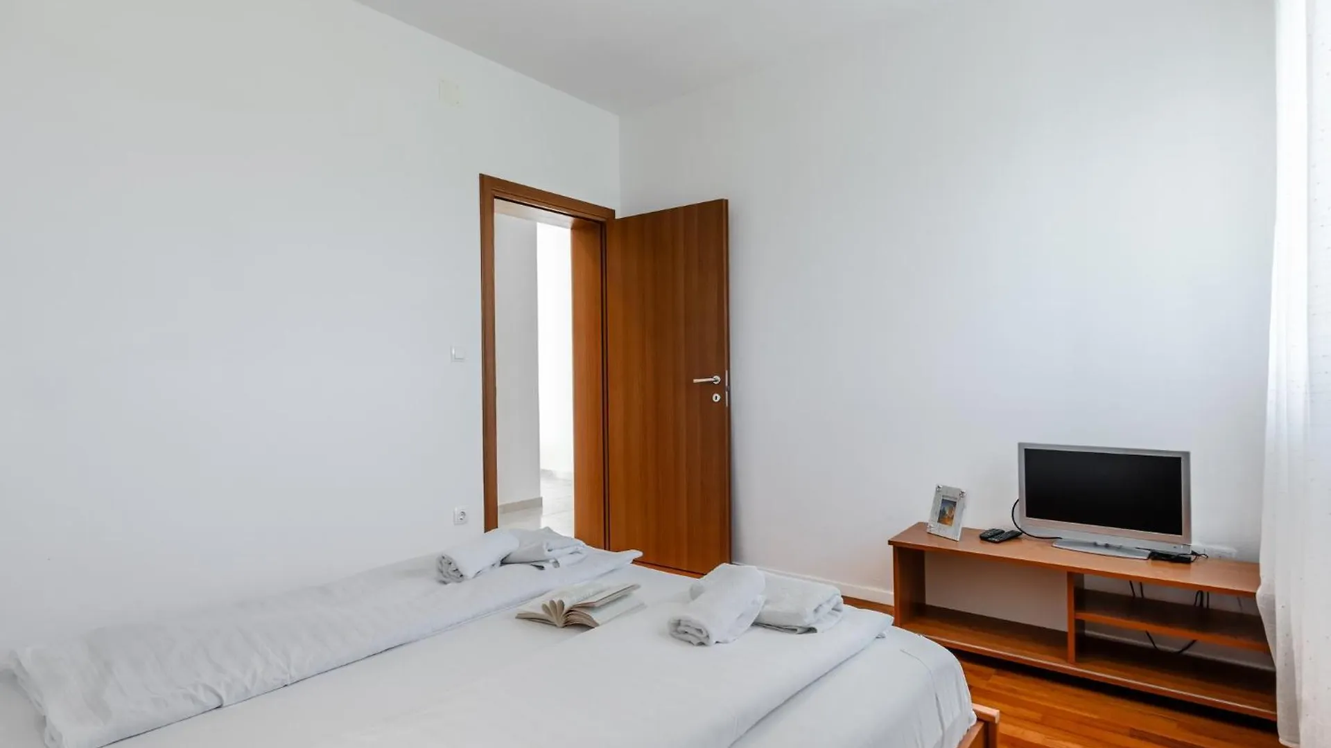 Apartment Village Nin