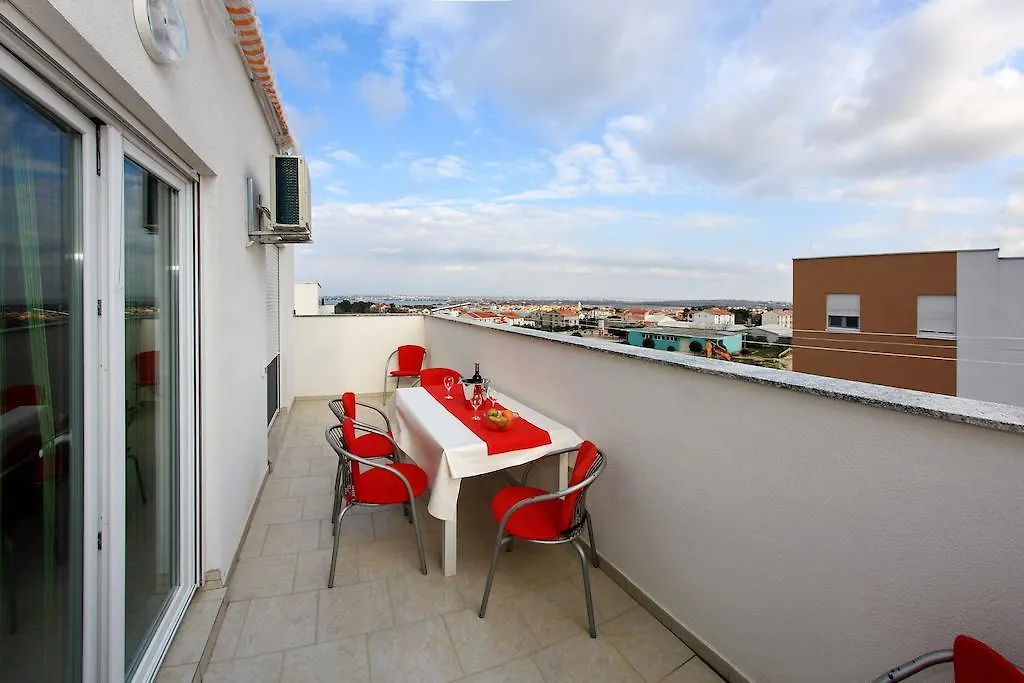 Apartment Village Нин