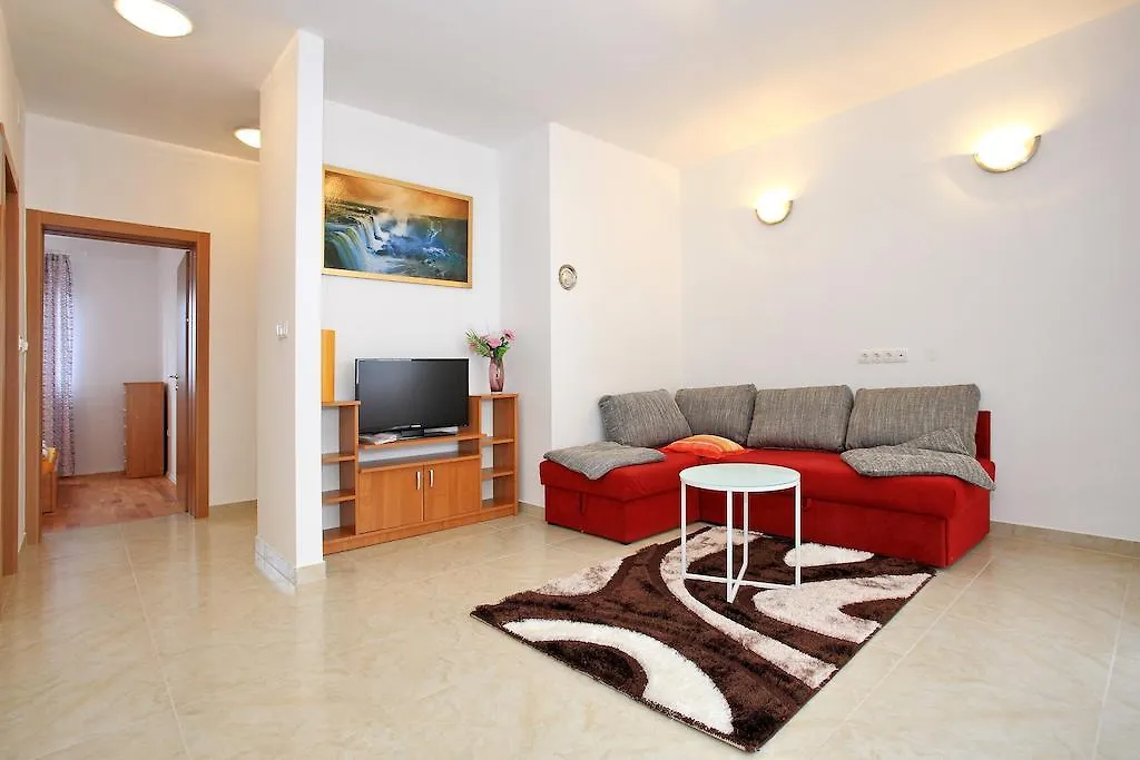 Apartment Village Нин